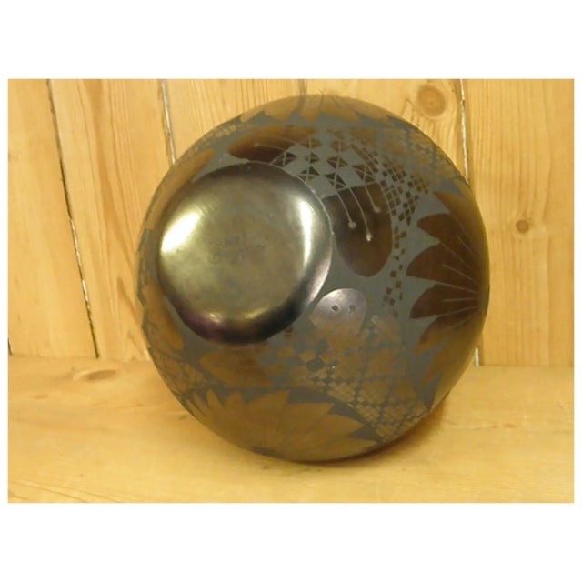 Late 20th Century Mata Ortiz Hand Coiled Blackware Pot by Miguel Bugarini For Sale - Image 17 of 18