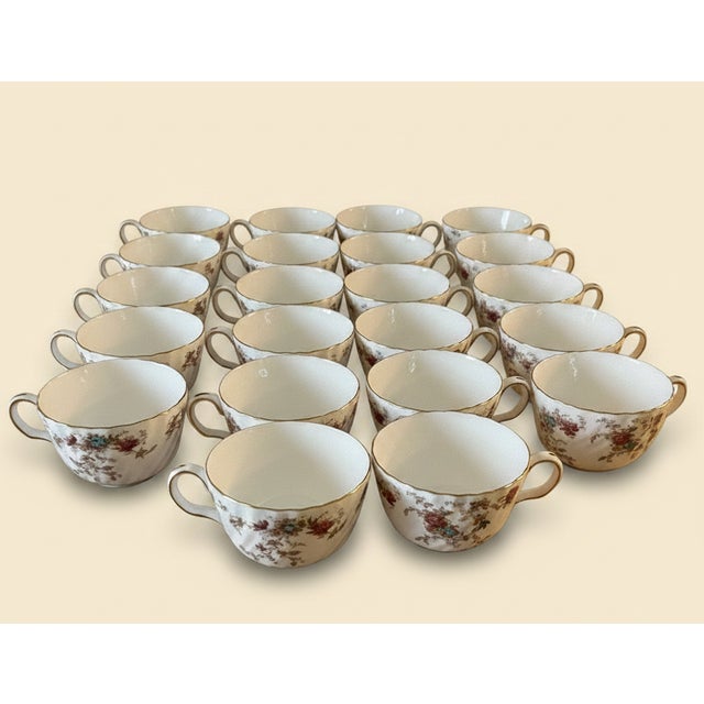 146-Piece Vintage Minton England "Ancestral" Fine Bone China Dinner Service for 18 – Estate Collection Circa 1965-1985 With Serving Pieces For Sale - Image 12 of 18
