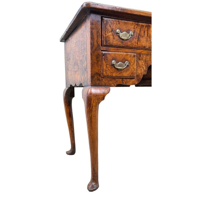 Georgian Quilted Elm Lowboy, 1720s For Sale - Image 3 of 12