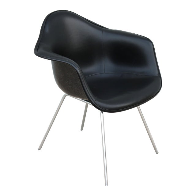 Vintage Mid-Century Modern Herman Miller Eames Molded Fiberglass Black Armchair For Sale