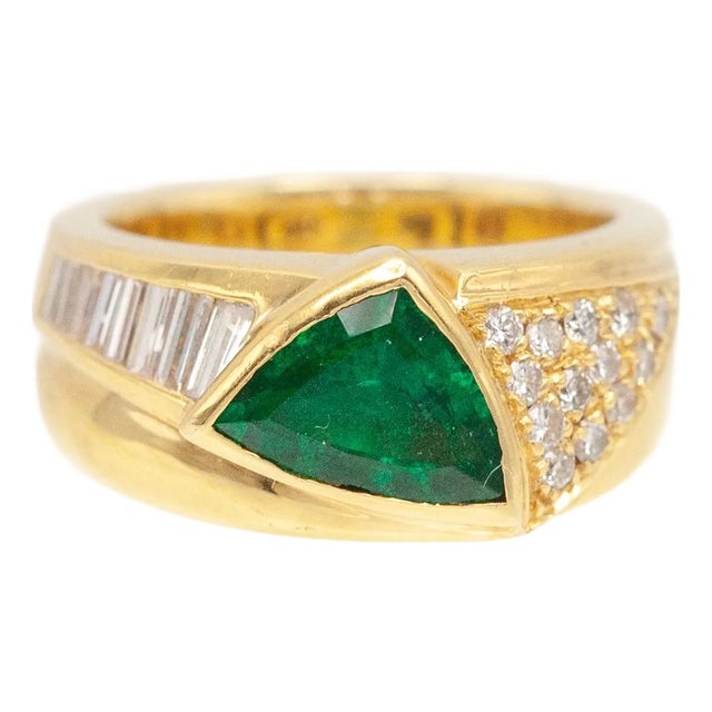 18k Yellow Gold Emerald and Diamond Ring, Size 6.25 For Sale