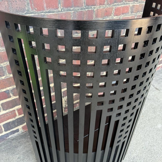 Charles Rennie Mackintosh 312 Willow Trone Armchair for Cassina – Vintage Description: Vintage 312 Willow Trone armchair...