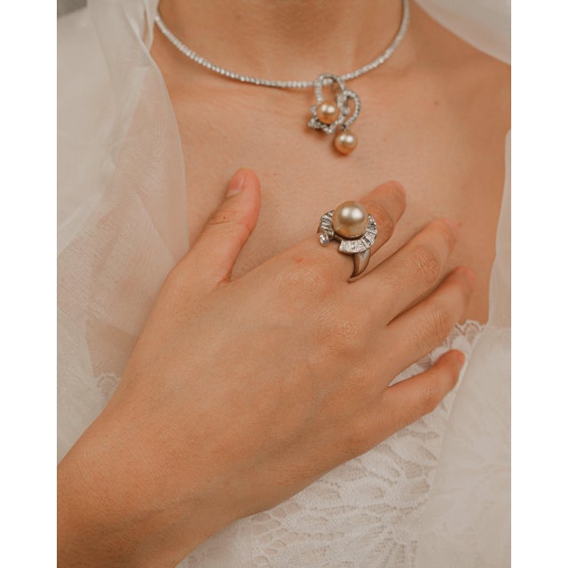Contemporary Golden South Sea Pearl & Diamond 18K White Gold Ring, Size 7 For Sale - Image 3 of 3