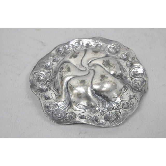 Antique Homan Silver Plated Art Nouveau Round Scalloped Floral Repousse Nut Dish For Sale - Image 9 of 12