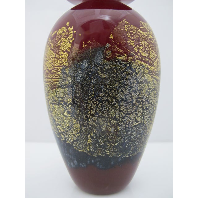 1990s Michael Nourot Red Satin Series Gold Leaf Art Glass Vase MC 94 94 Pu For Sale - Image 5 of 10