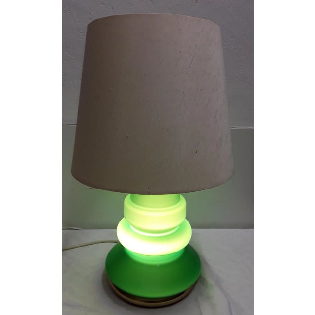 Table Lamp with Green Glass Casing & Beige Wool Shade, 1970s For Sale - Image 4 of 7