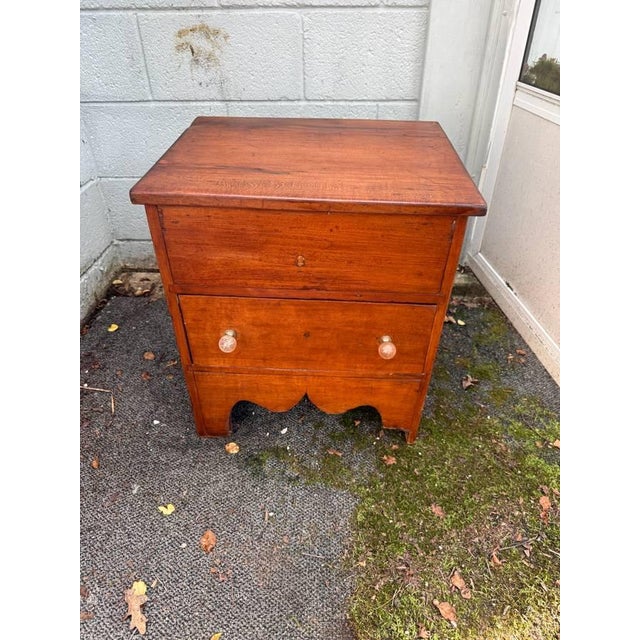 Antique early American primitive style muler blanket chest with drawers. Solid pine wood, dovetail joints construction....