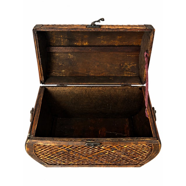 Wood Late 20th Century Domed Woven Natural-Fiber and Wood Keepsake Chest With Ring Handles For Sale - Image 7 of 8