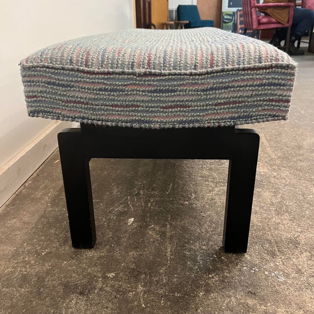 Jens Risom Mid Century Modern Upholstered Bench in the Style of Jens Risom For Sale - Image 4 of 10