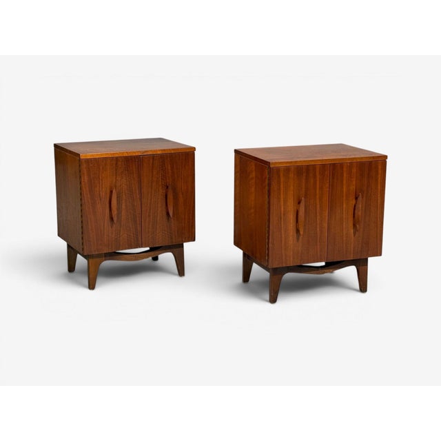 1960s Young Manufacturing, Modern Nightstands, Walnut, Usa, 1960s For Sale - Image 5 of 17