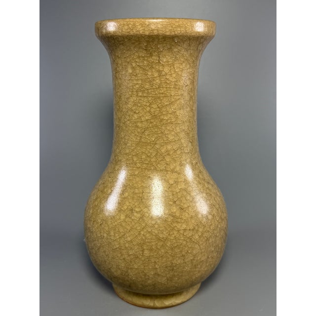 Chinese Chinese Beige Crackle‑Glaze Vase, Collectible Decorative Ceramic Vessel For Sale - Image 3 of 5