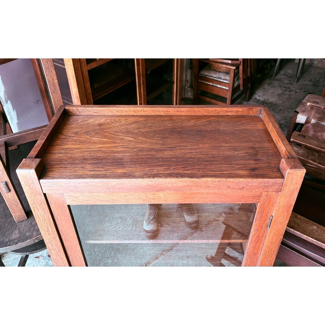 1910s Arts & Crafts Mission Oak Book Case or Cabinet For Sale - Image 4 of 11