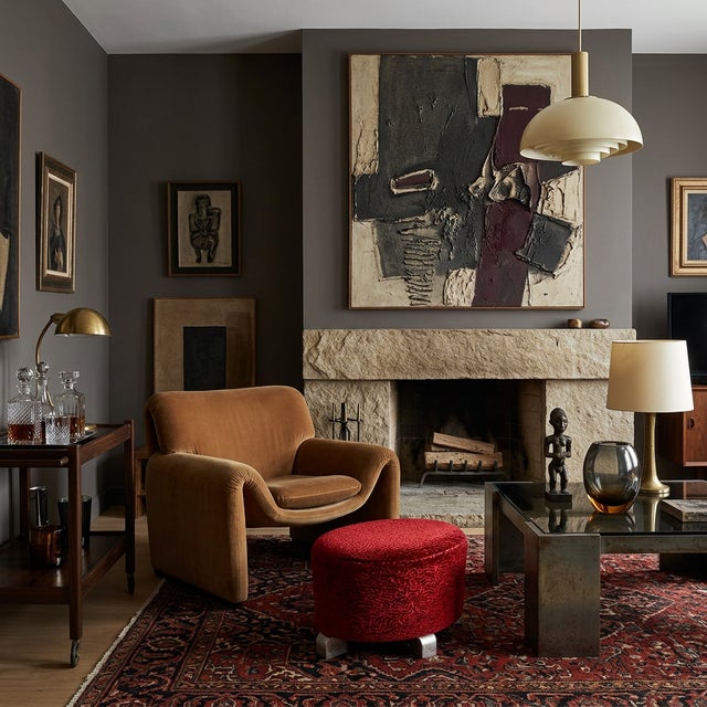 1920s Hungarian Art Deco ottoman, newly upholstered in Parisian designer Kari Sajo’s red velvet fabric. This low-profile...