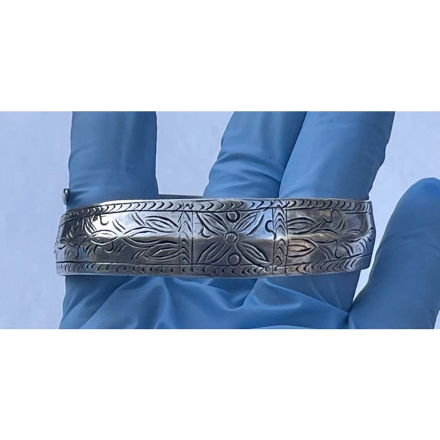 1980s Hmong Hill Tribe Sterling Silver Double Wrap Cuff, Unisex For Sale - Image 10 of 12