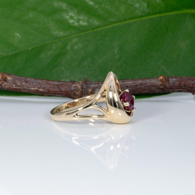 Metal Madagascar Ruby Estate Ring in Solid 14k Yellow Gold – Round, 5mm, Size 6.5 For Sale - Image 7 of 9