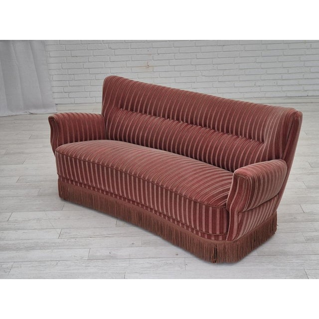 Danish Curved 3-Seater Sofa in Salmon Pink Furniture Velour, 1960s For Sale - Image 6 of 18