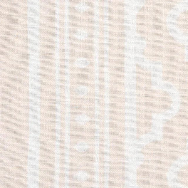 Inspired by Moroccan fretwork, this chic ogee design was based on the painted walls of Veere's entryway in Tangier. Also...