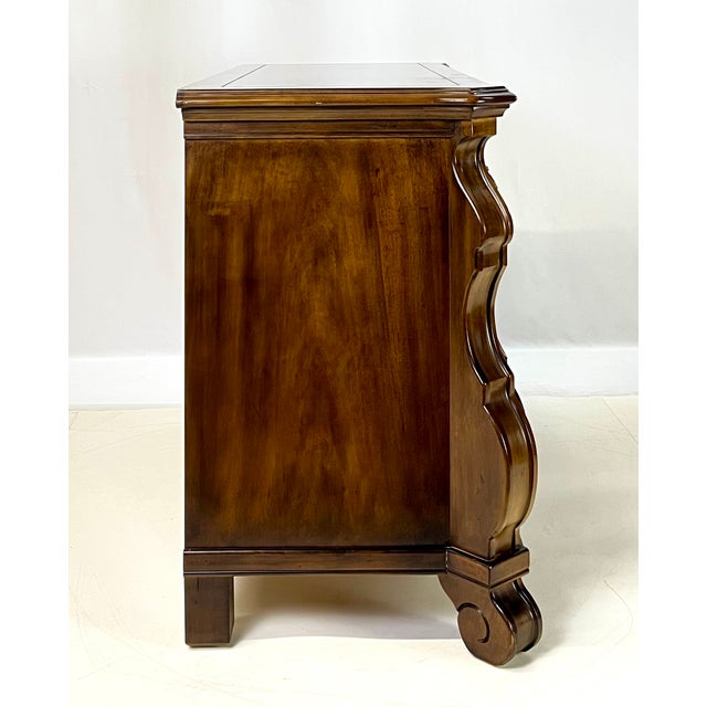Henredon Late 20th Century Henredon Viennese/French Provincial Bombe Chest or Commode For Sale - Image 4 of 17