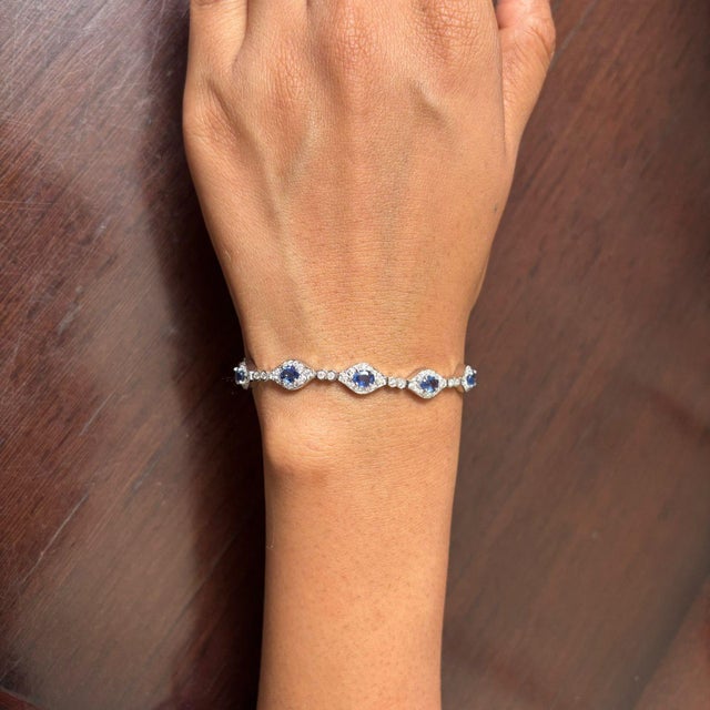 Natural blue sapphire 4.71cts & diamond 1.73cts bracelet in 18k gold For Sale - Image 13 of 18