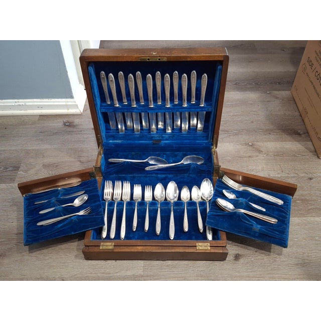 Silver 1920s Community Plate Silver Grosvenor Pattern by Oneida Silver - 84 pcs For Sale - Image 8 of 13