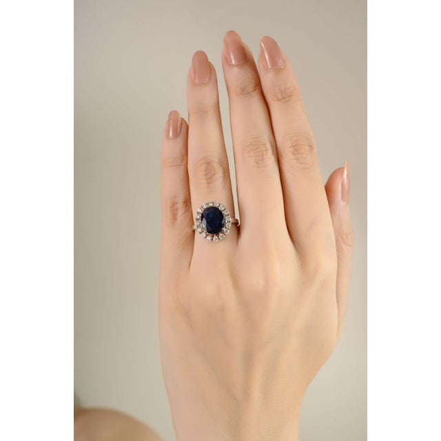 Royal Blue Sapphire Lady Diana Ring Wtih Diamonds in 18k White Gold Size 6 For Sale - Image 4 of 14