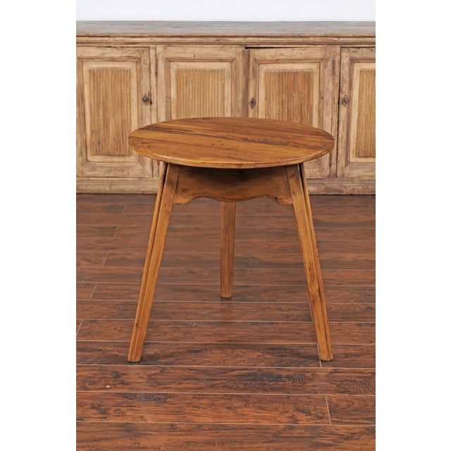 English Turn of the Century Pine Cricket Table with Scalloped Apron, circa 1900 For Sale In Atlanta - Image 6 of 9