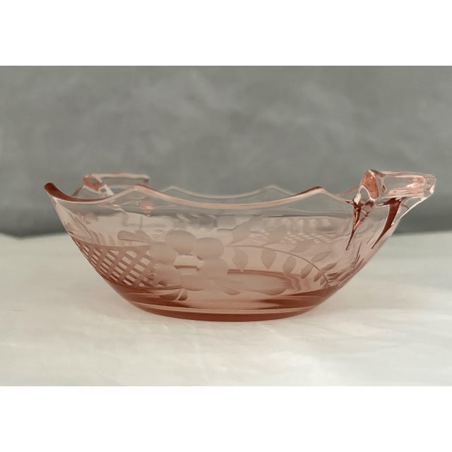 Traditional Vintage Elegant Pink Depression Glass Scalloped Lattice & Floral Etched Serving Bowl With Handles For Sale - Image 3 of 13