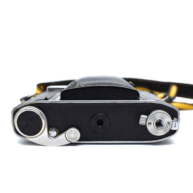 Metal Vintage German Kodak Retina IIIc Folding Rangefinder Camera With Schneider-Kreuznach Retina Lens For Sale - Image 7 of 13