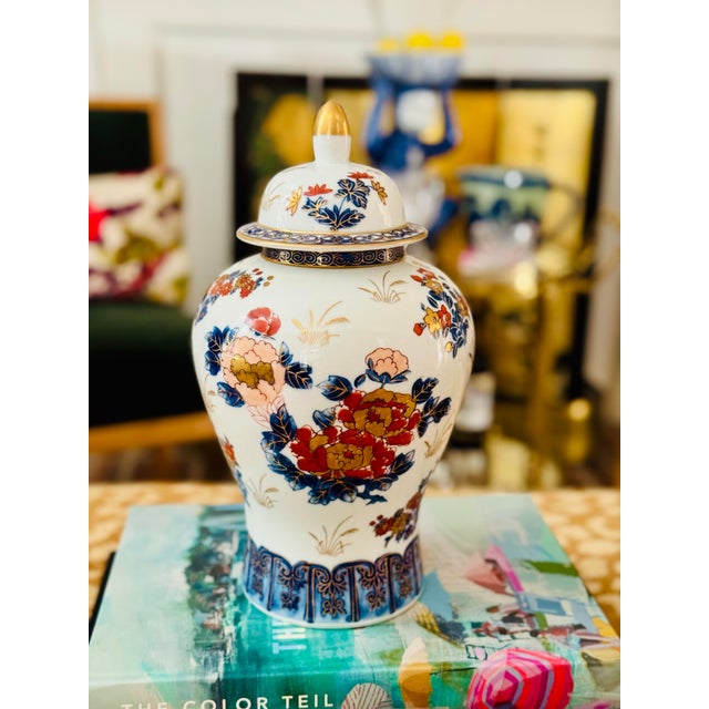 Imari Porcelain Vintage Gold Imari Large Blue and White and Floral Ginger Jar For Sale - Image 4 of 7