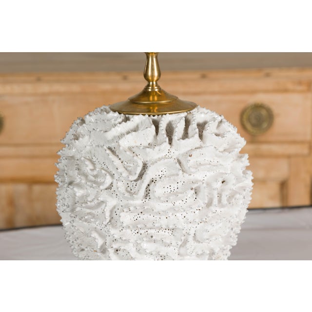 Ceramic Mid 20th Century Italian White Pottery Table Lamp on Lucite Base For Sale - Image 7 of 12