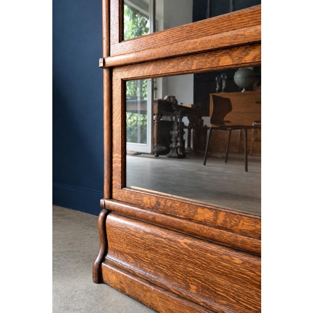 English Oak Sectional Barrister Bookcase in the style of Globe-Wernicke, 1910s For Sale - Image 9 of 12