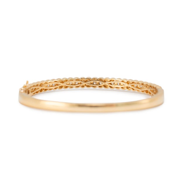 18k Yellow Gold 2.95ct Scalloped Edge Pave Set Three Row Diamond Bangle Bracelet For Sale In Houston - Image 6 of 8