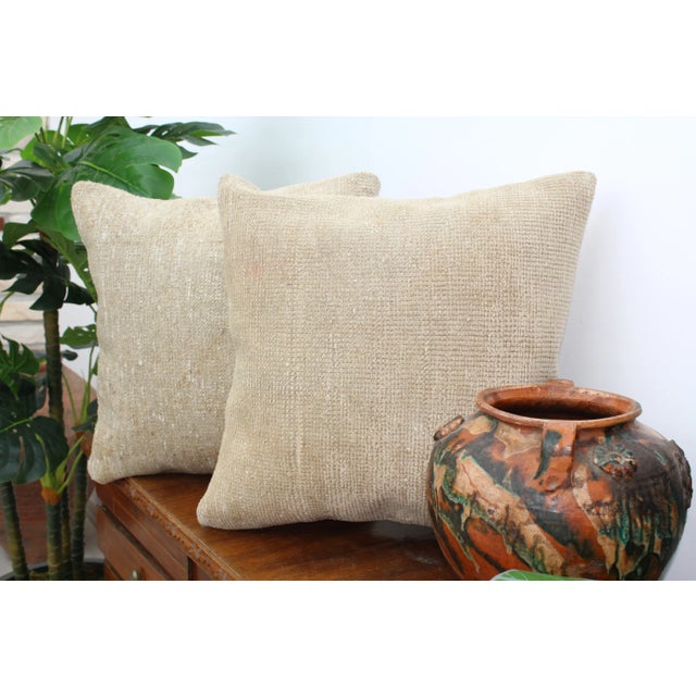 This Turkish pillow cover is made from the highest quality vintage rugs in 100% wool on the front. The back is covered in...