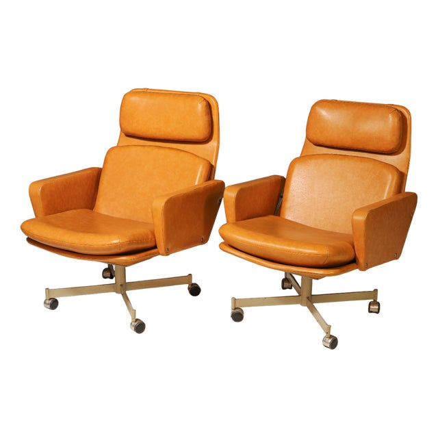 Set of Vintage Lounge Chairs by Kovona, 1970s, Set of 2 For Sale