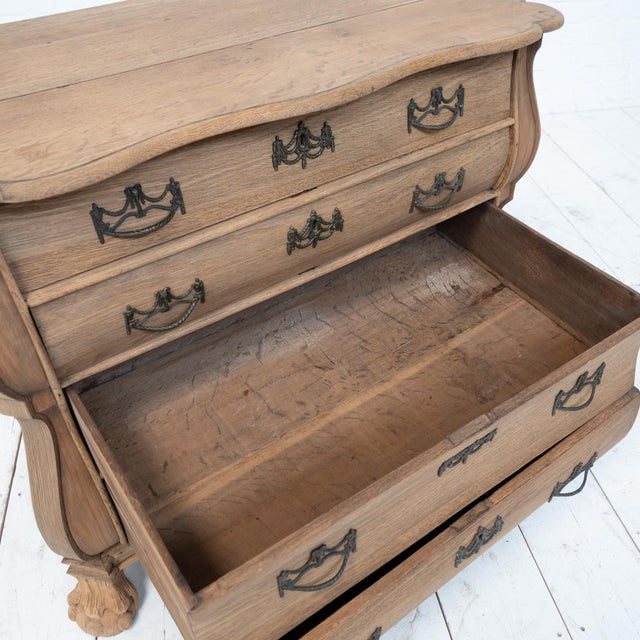 Dutch chest of drawers in bleached oak, late 19th century 4 drawers Good condition.