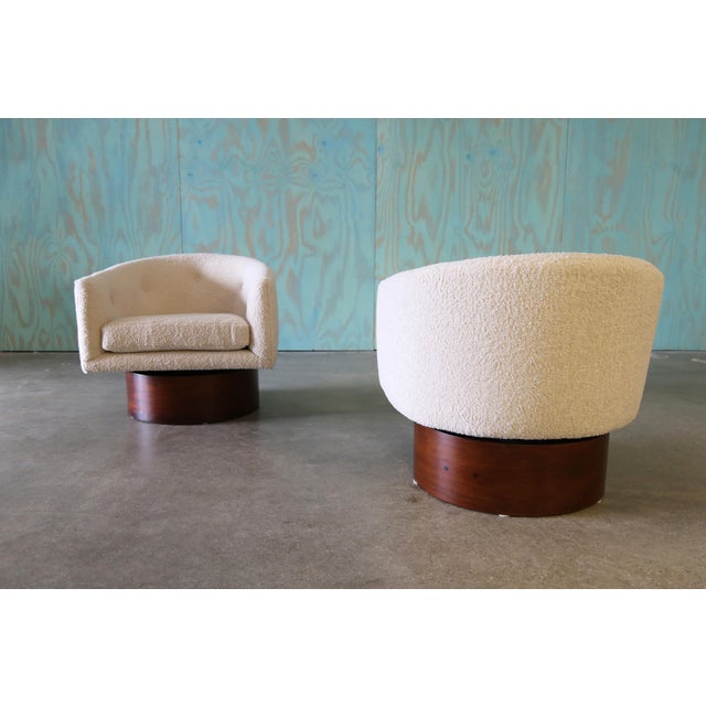 Milo Baughman for Thayer Coggin 1960s Milo Baughman for Thayer Coggin Rosewood and Heavy Boucle Swivel Chairs For Sale - Image 4 of 14