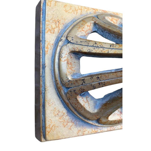 Gold Vintage Neoclassical Giltwood Table Lamp, With Sculptural Square Base For Sale - Image 8 of 10