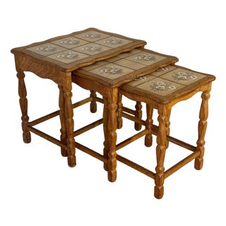 Oak Floral Ceramic Tile-Top Nesting Tables Set of 3 Spindle Legs Traditional Vintage For Sale