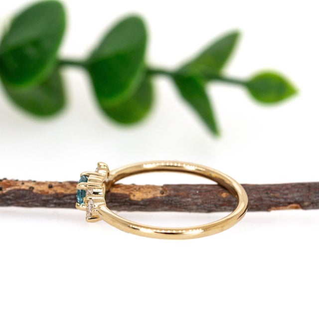 2020s Cambodian Blue Zircon Ring With Earth Mined Diamond Accents in 14k Gold | Rd 4mm, Size 6.75 For Sale - Image 5 of 7