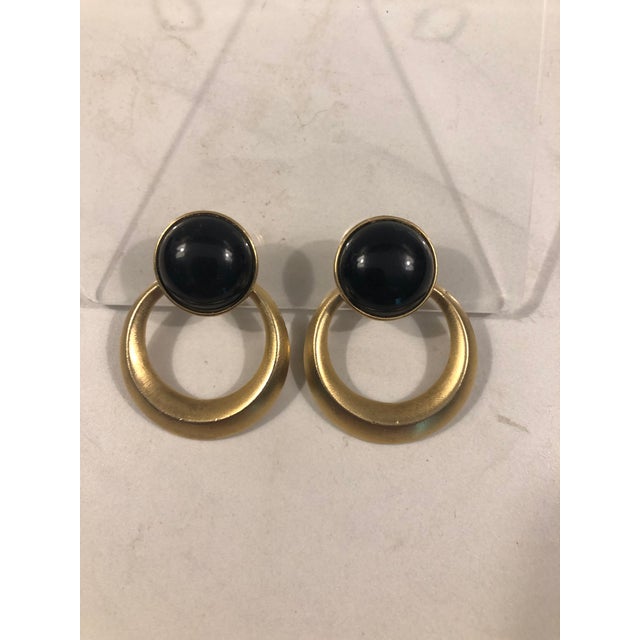 1970s Trifari Black Enamel & Gold Door Knocker Earrings, A Pair For Sale - Image 6 of 8
