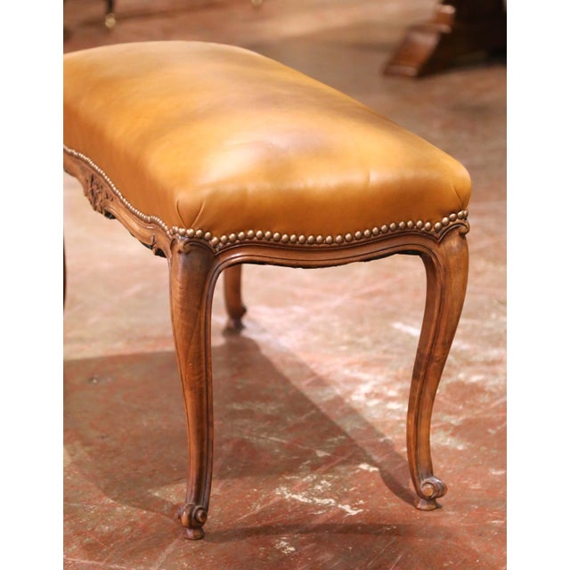 Early 20th Century French Louis XV Carved Walnut Bench With Leather Seat For Sale - Image 4 of 10