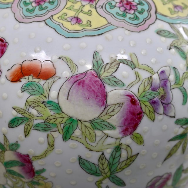 Vintage Hand-Painted Chinese Famille Rose Porcelain Ginger Jar With Lid – Large Peach & Floral Pattern For Sale In Cincinnati - Image 6 of 13