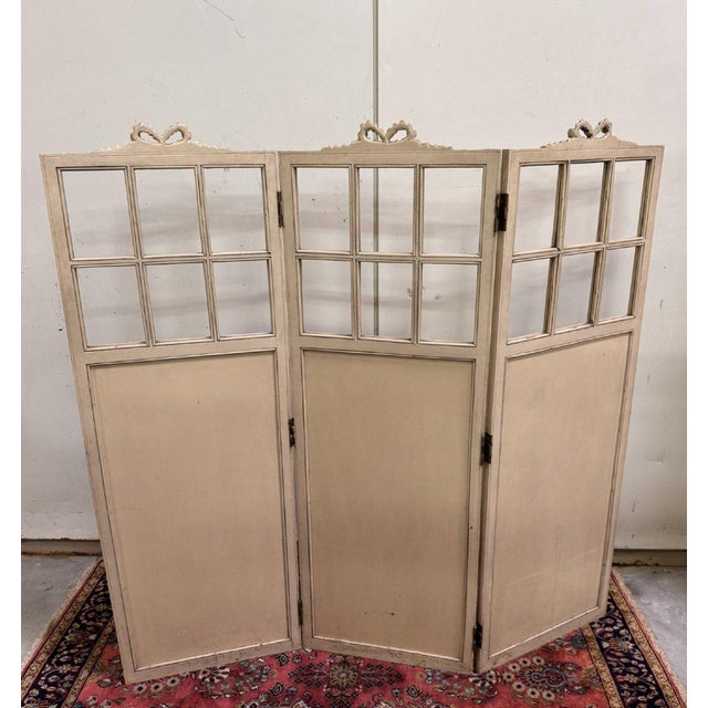 Louis XVI Three-Panel Screen with Romantic and Landscape Decorations, 1930s For Sale - Image 4 of 10