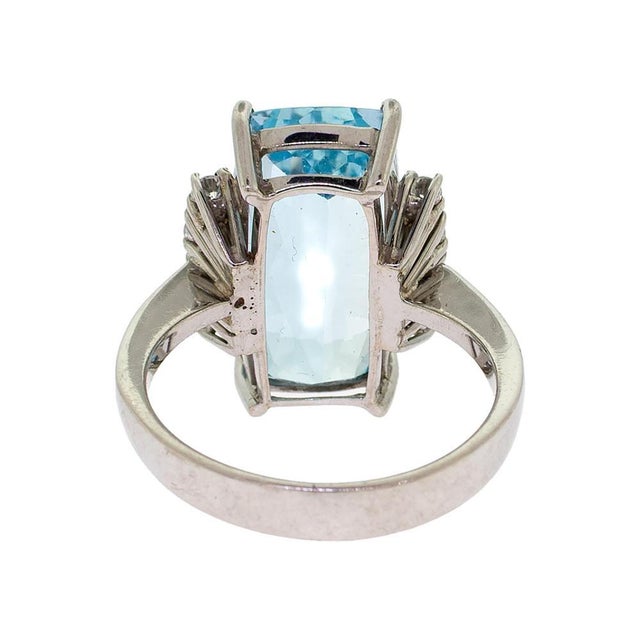 18k White Gold Aquamarine and Diamond Ring Vintage For Sale In Tampa - Image 6 of 11