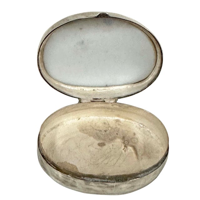 Chinese Antique Chinese Blue and White Porcelain Trinket/Rouge Box For Sale - Image 3 of 9