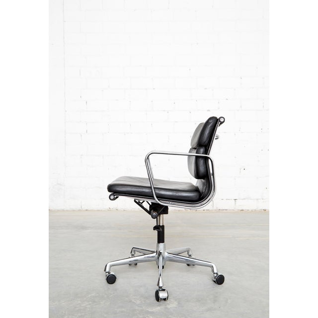 Vintage EA217 Office Chair by Charles & Ray Eames for Vitra, 1980s For Sale - Image 3 of 18