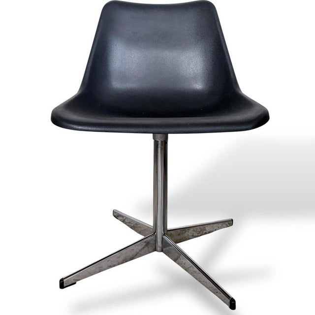 Black Vintage Swivel Chair with Black Shell and Chrome Base by Robin and Lucienne Day, 1960s For Sale - Image 8 of 9