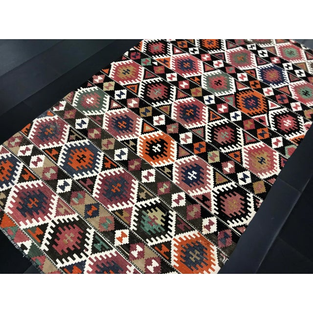 1960s Vintage Turkish Rustic Handwoven Kilim Rug- 4′11″ × 8′10″ For Sale - Image 9 of 11
