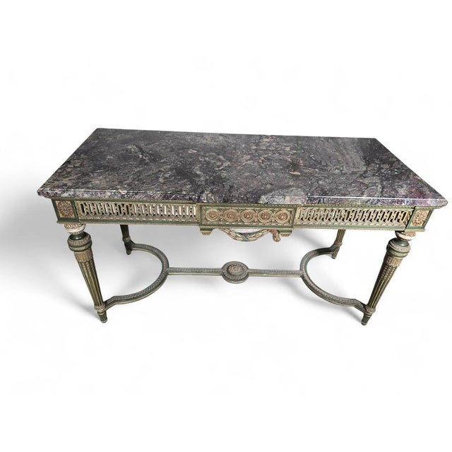 This console table stands out for its meticulous reinterpretation of the Neoclassical style. The marble top, garlands,...