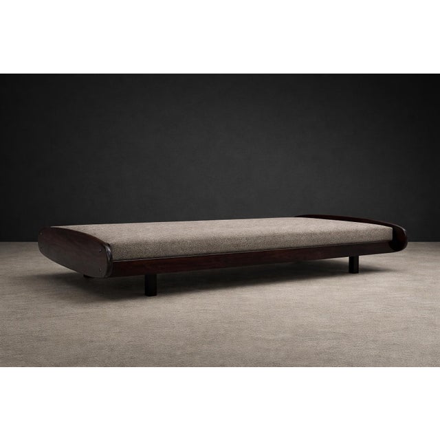 Sergio Rodrigues Rosewood Daybed in Taupe Boucle, Brazil, 1960s For Sale - Image 10 of 17